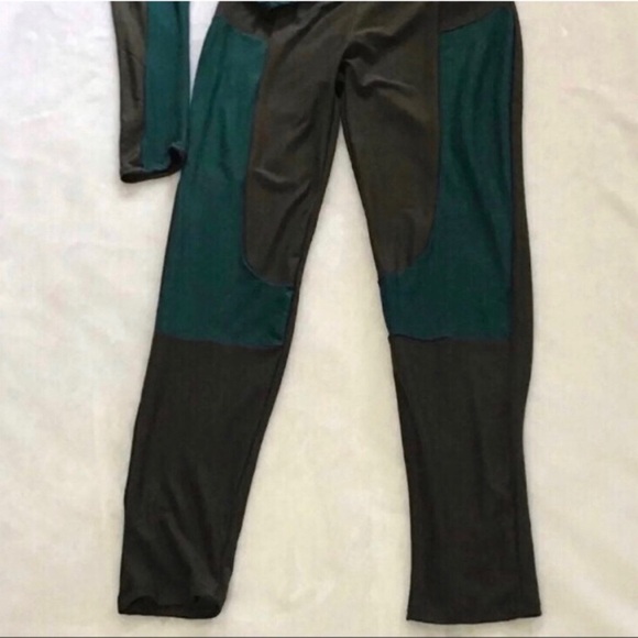 Crop Top and Leggings Coordinated Set - Picture 4 of 6